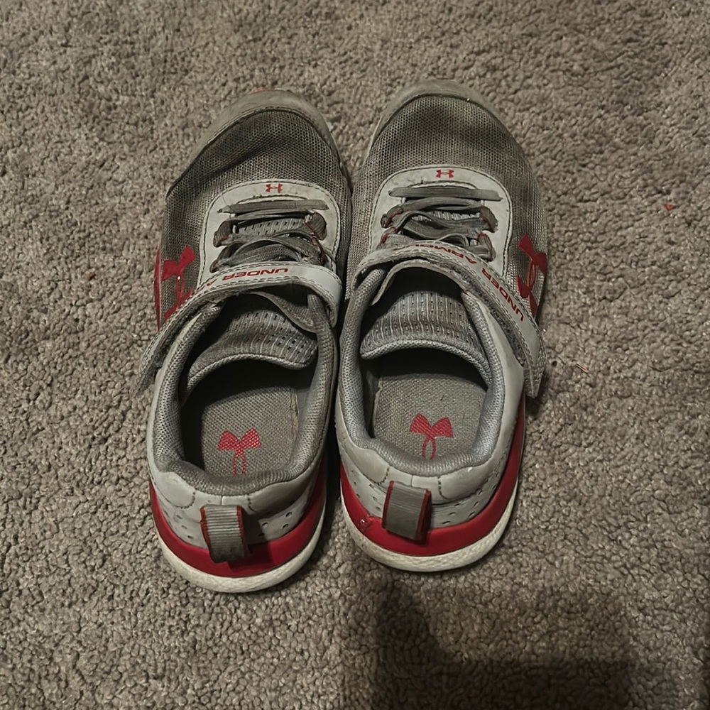 Under armor boys tennis shoes.